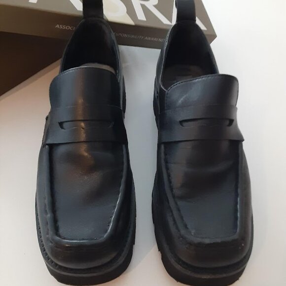 ASRA Lug Sole Square Toe Loafer - 7 1/2 - Picture 1 of 7